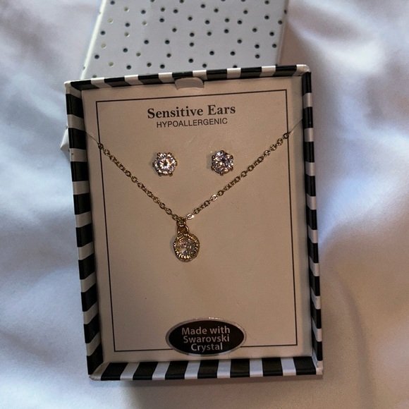 Kohls Sensitive Ears Hypoallergenic Swarovski Crystal Earrings and Necklace Set - Picture 3 of 10